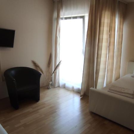 Hotel & Rooms Lombrelle Mostar Bagian luar foto